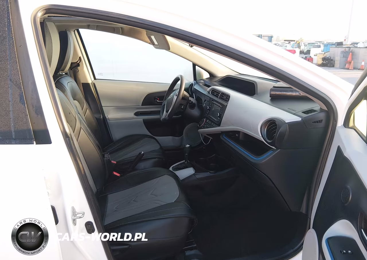 2012 Toyota Prius C Three VIN:JTDKDTB3XC1021166 - 5