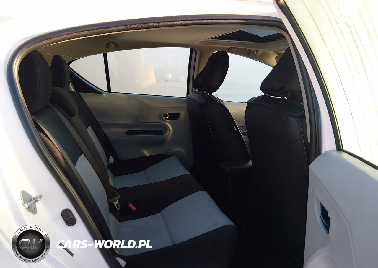 2012 Toyota Prius C Three VIN:JTDKDTB3XC1021166 - 8