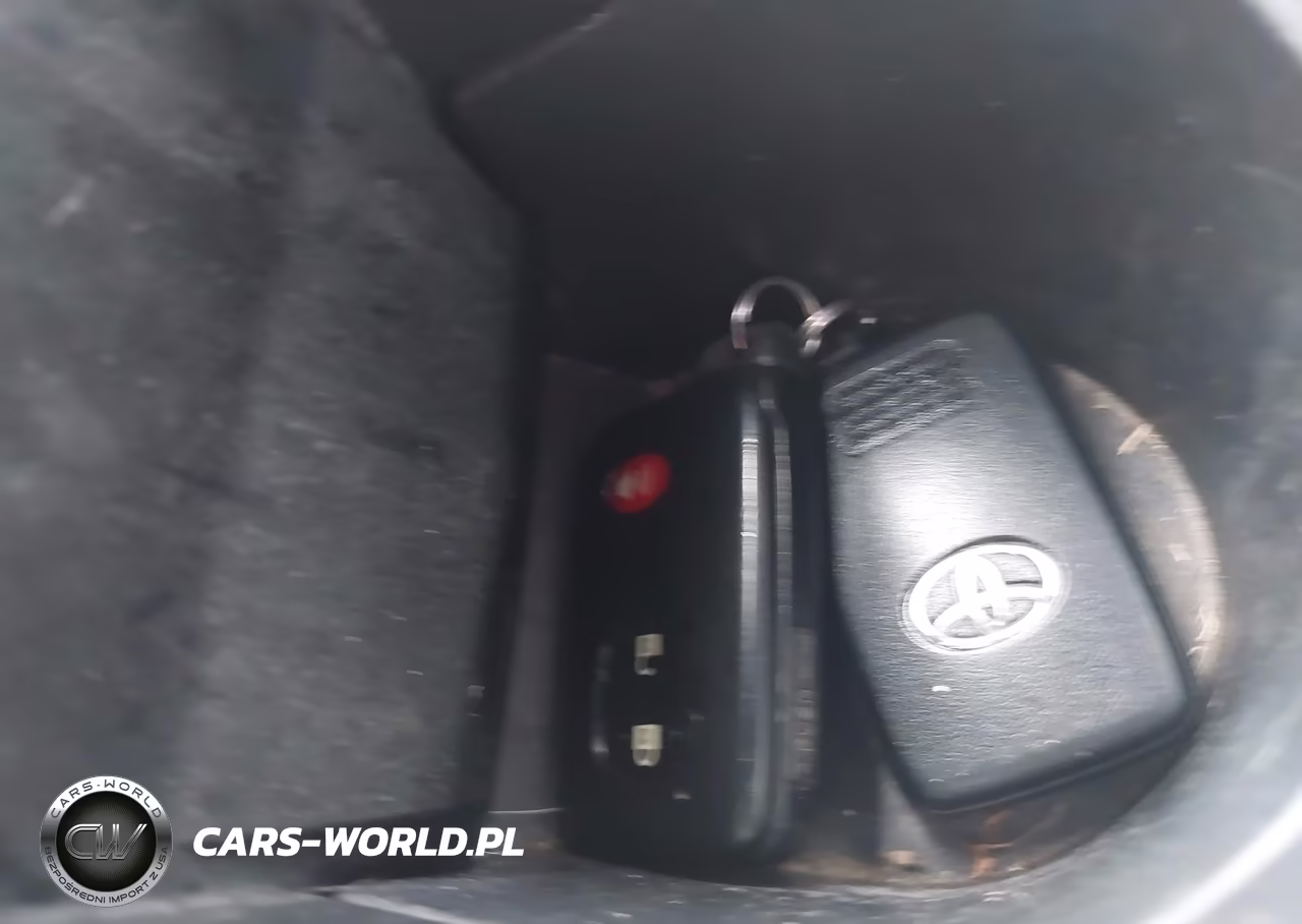 2011 Toyota Prius Two VIN:JTDKN3DU3B5325997 - 11