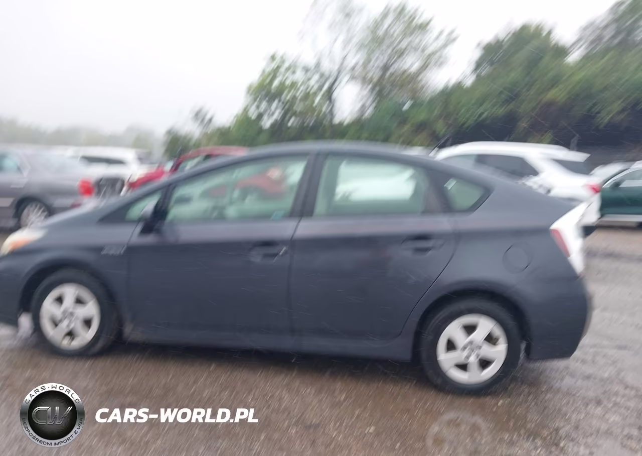 2011 Toyota Prius Two VIN:JTDKN3DU3B5325997 - 15