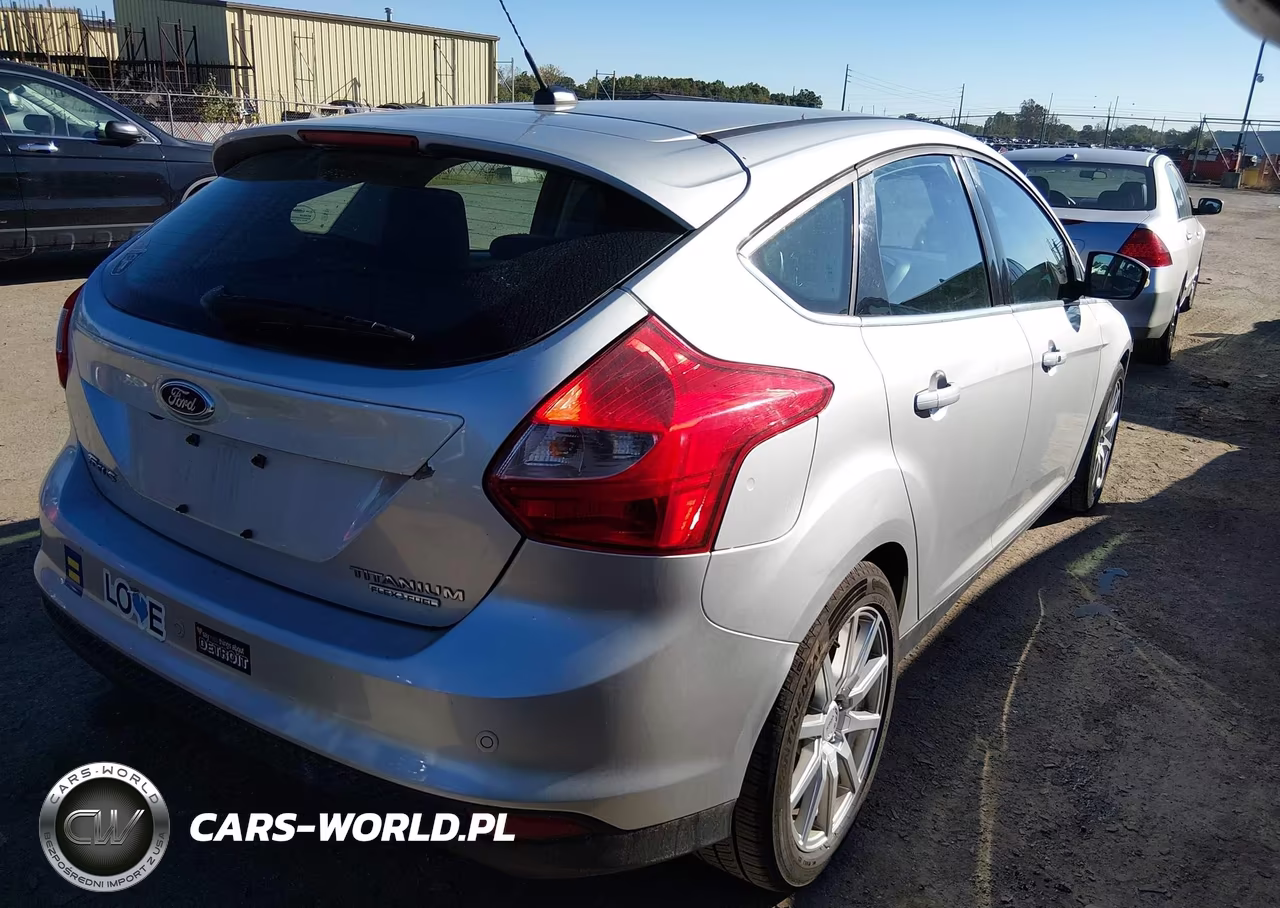 2013 Ford Focus Titanium VIN:1FADP3N26DL114975 - 4