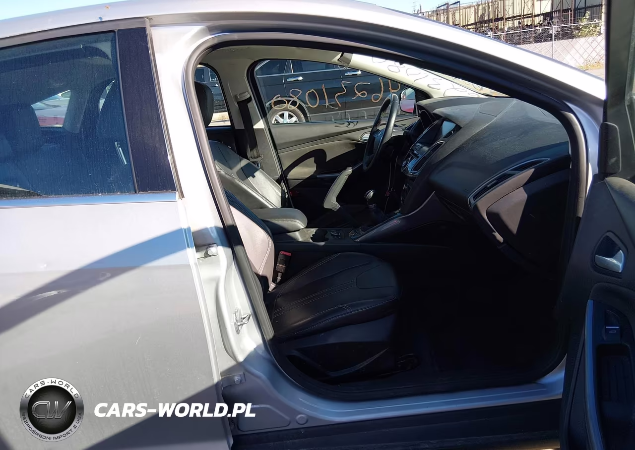 2013 Ford Focus Titanium VIN:1FADP3N26DL114975 - 5