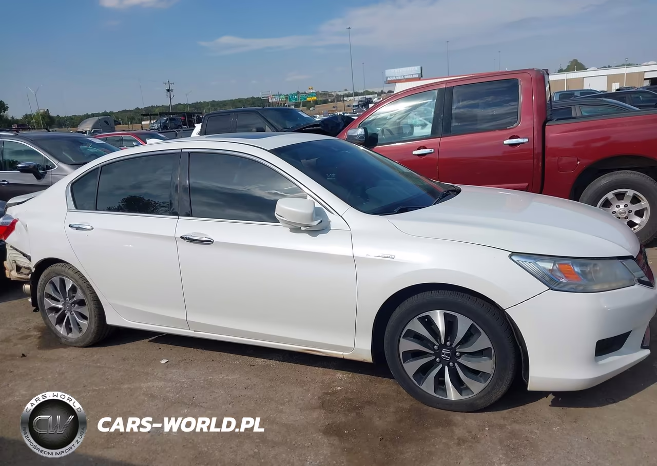 2015 Honda Accord Hybrid Touring VIN:1HGCR6F71FA009627 - 14