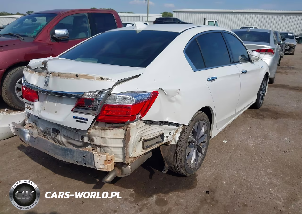2015 Honda Accord Hybrid Touring VIN:1HGCR6F71FA009627 - 4