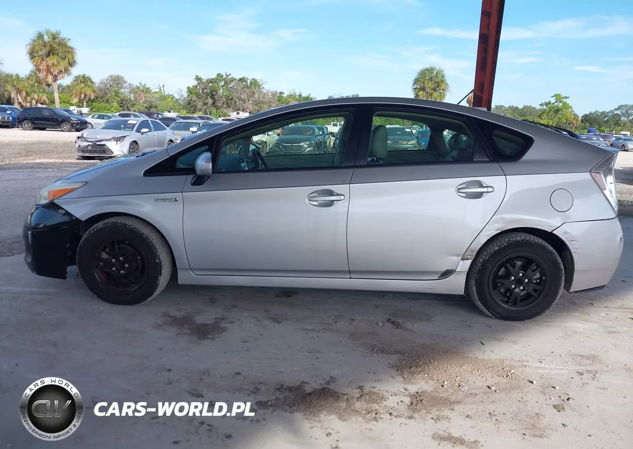 2013 Toyota Prius Two VIN:JTDKN3DU1D1642932 - 15