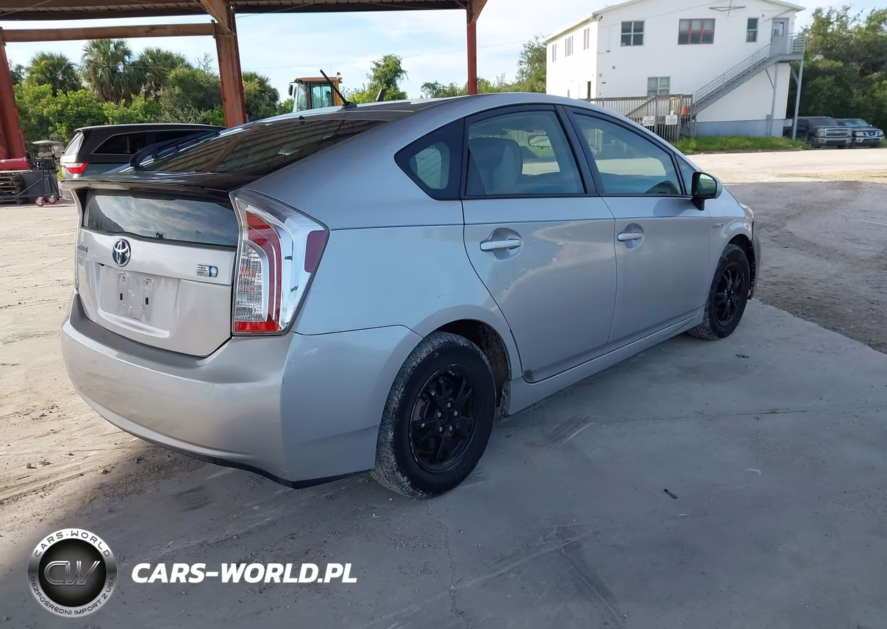 2013 Toyota Prius Two VIN:JTDKN3DU1D1642932 - 4