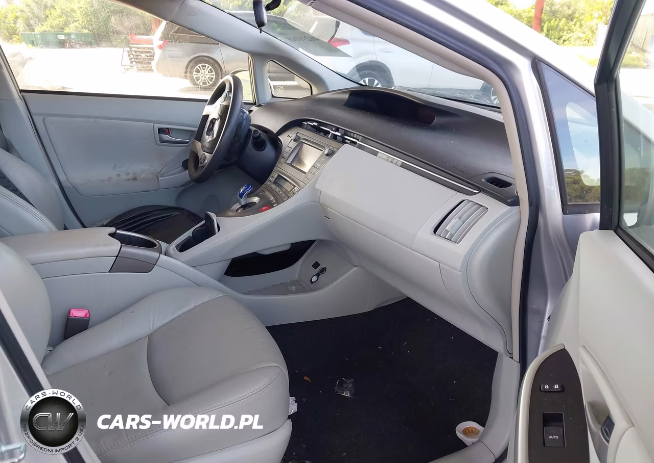 2013 Toyota Prius Two VIN:JTDKN3DU1D1642932 - 5