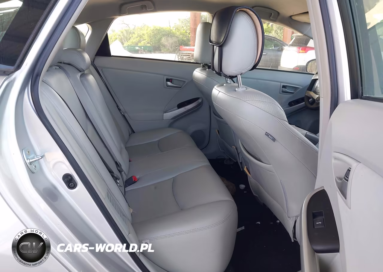 2013 Toyota Prius Two VIN:JTDKN3DU1D1642932 - 8