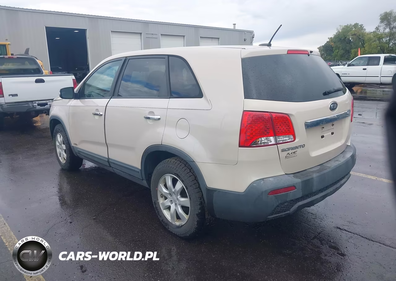 2011 Kia Sorento Lx VIN:5XYKTCA13BG022418 - 3