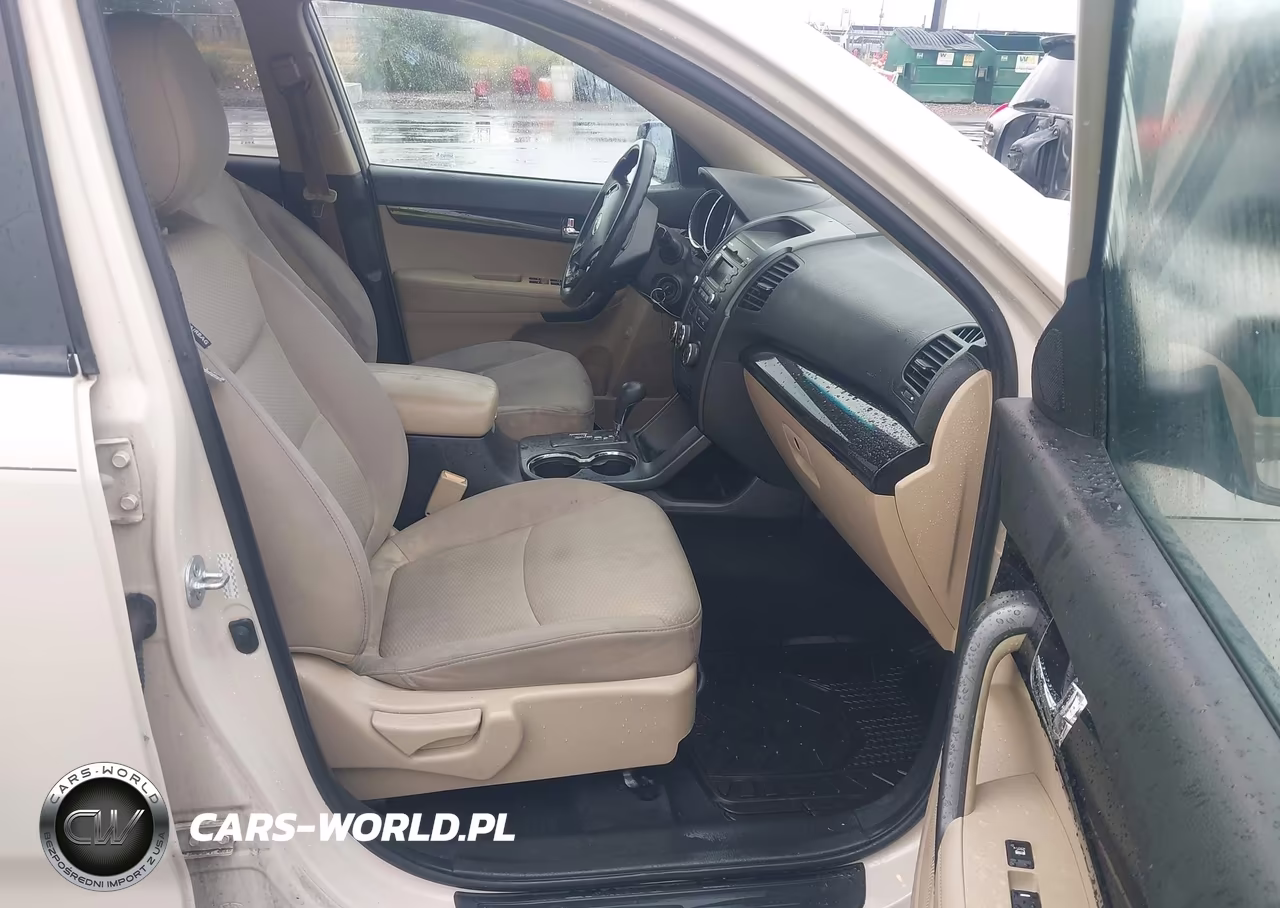 2011 Kia Sorento Lx VIN:5XYKTCA13BG022418 - 5