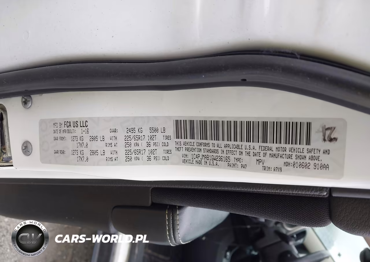 2016 Jeep Cherokee Sport VIN:1C4PJMAB1GW236165 - 9