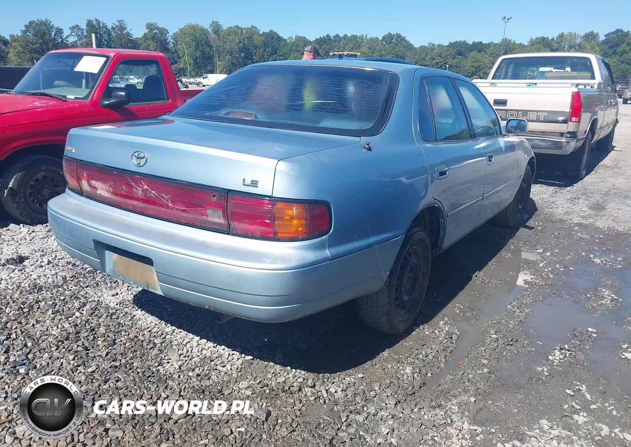 1993 Toyota Camry Le VIN:4T1SK12E9PU216557 - 4