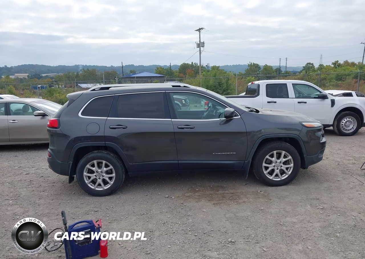 2015 Jeep Cherokee Latitude VIN:1C4PJMCB8FW789813 - 13