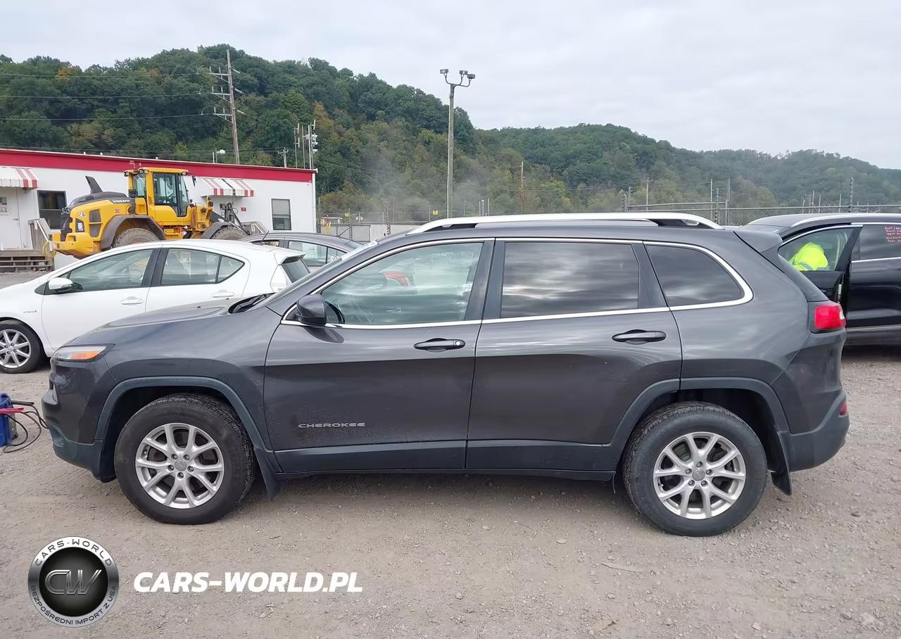2015 Jeep Cherokee Latitude VIN:1C4PJMCB8FW789813 - 14