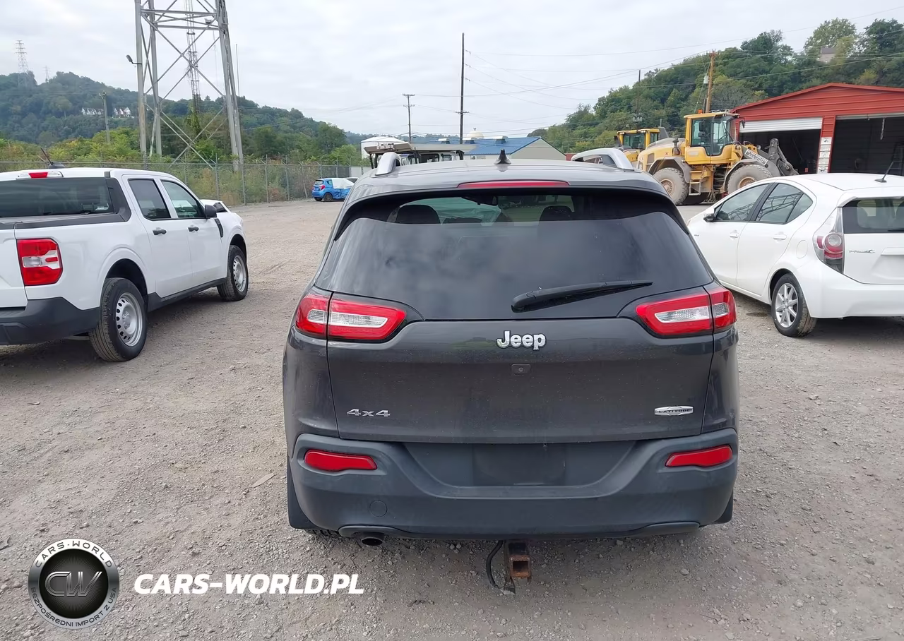 2015 Jeep Cherokee Latitude VIN:1C4PJMCB8FW789813 - 16