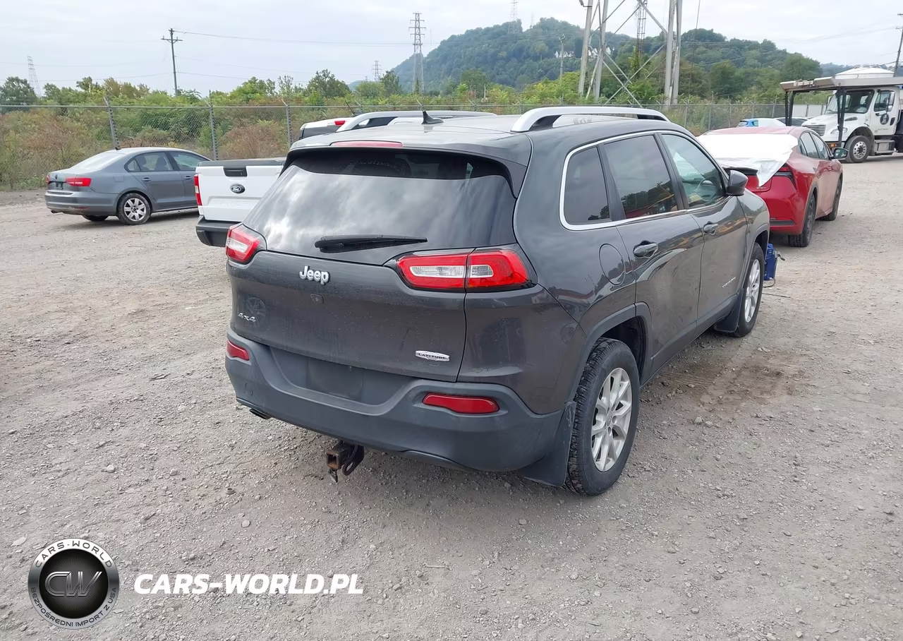 2015 Jeep Cherokee Latitude VIN:1C4PJMCB8FW789813 - 4
