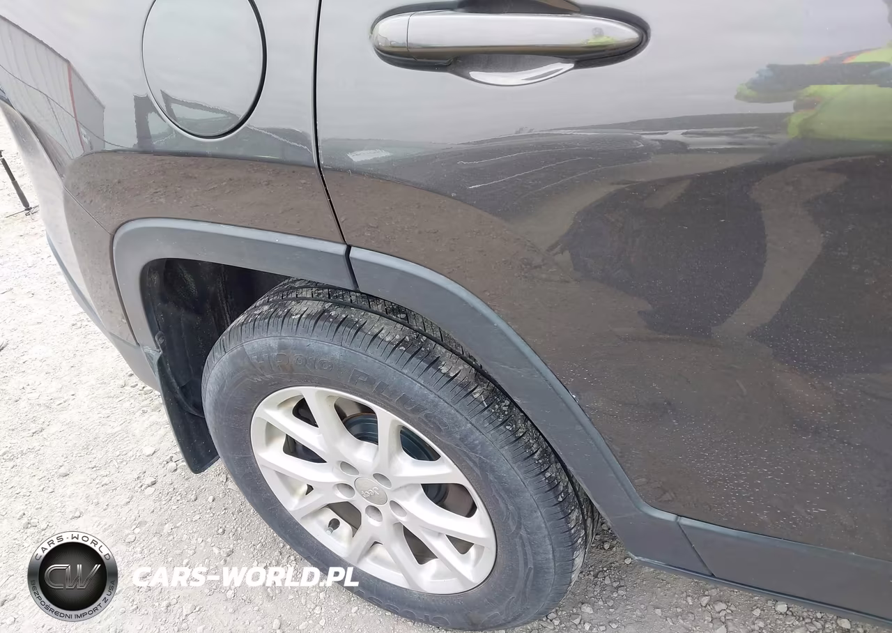 2015 Jeep Cherokee Latitude VIN:1C4PJMCB8FW789813 - 6