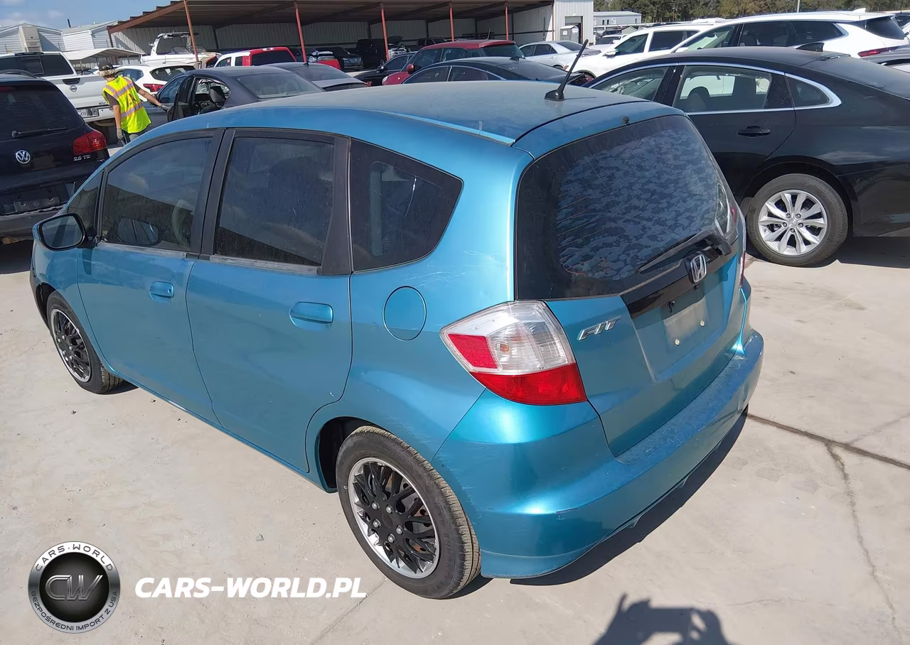 2013 Honda Fit VIN:JHMGE8H3XDC043650 - 3