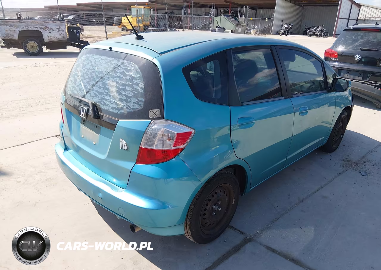 2013 Honda Fit VIN:JHMGE8H3XDC043650 - 4