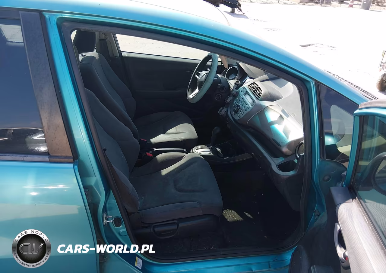 2013 Honda Fit VIN:JHMGE8H3XDC043650 - 5