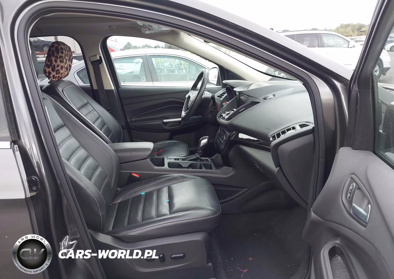 2019 Ford Escape Titanium VIN:1FMCU0J90KUA26863 - 5