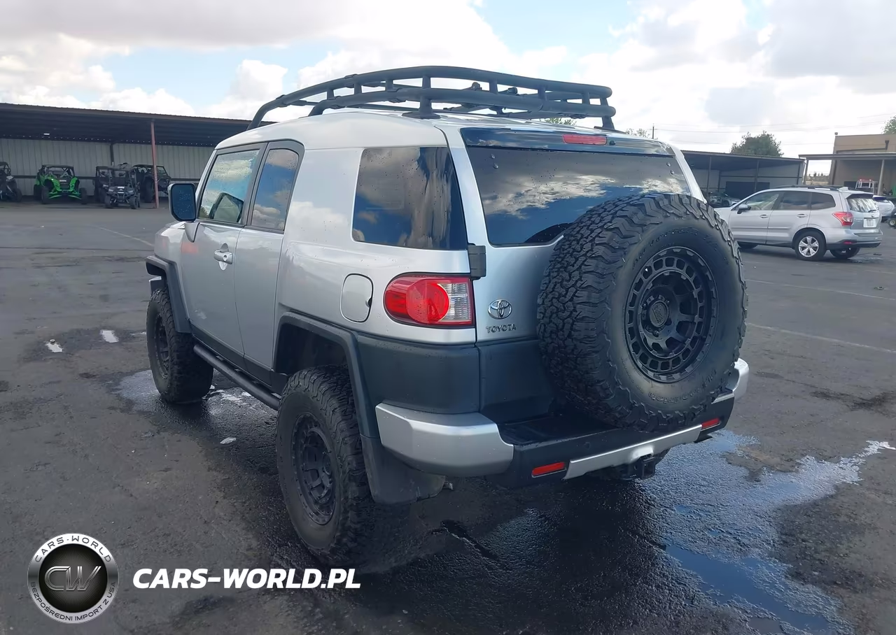 2007 Toyota Fj Cruiser VIN:JTEBU11F370086108 - 3