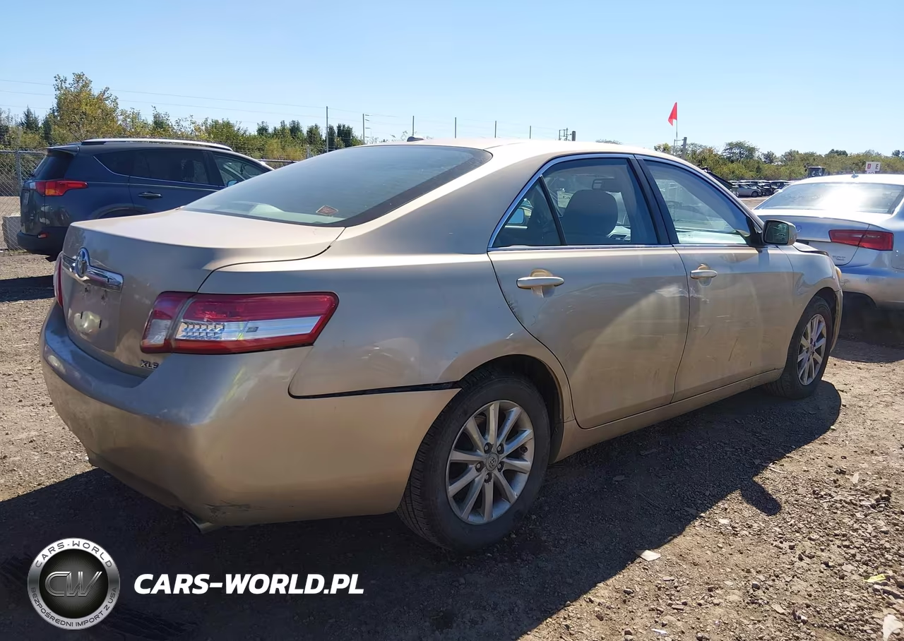2011 Toyota Camry Xle VIN:4T1BF3EKXBU137084 - 4