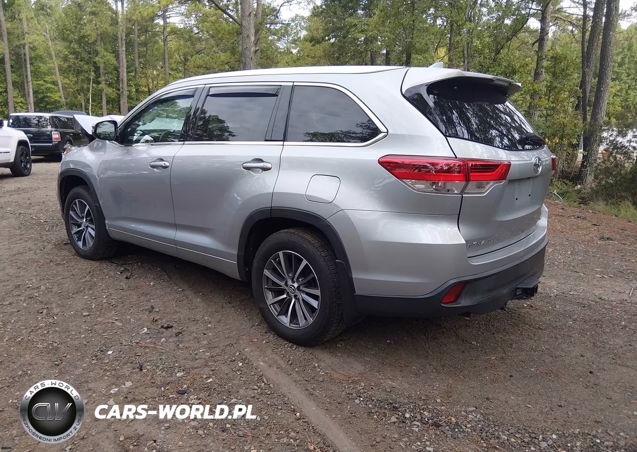 2018 Toyota Highlander Xle VIN:5TDJZRFH4JS532510 - 3