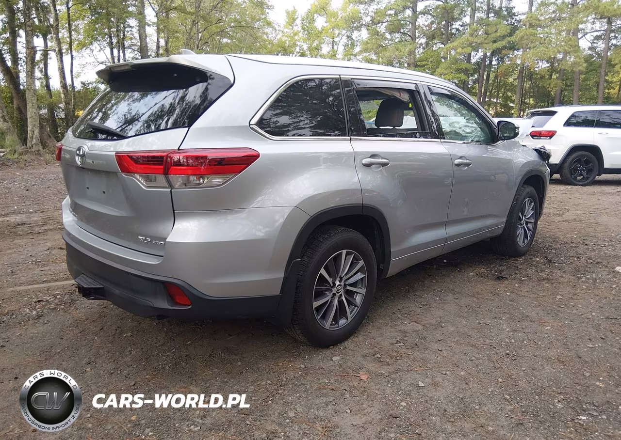 2018 Toyota Highlander Xle VIN:5TDJZRFH4JS532510 - 4