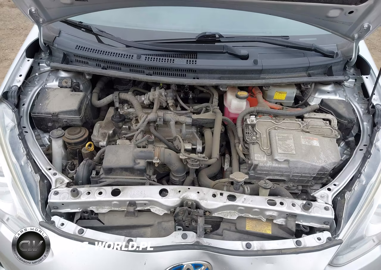 2015 Toyota Prius C Two VIN:JTDKDTB39F1094775 - 10