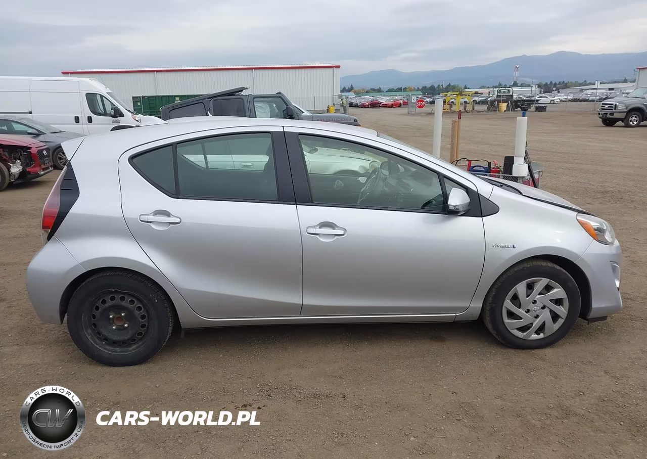 2015 Toyota Prius C Two VIN:JTDKDTB39F1094775 - 14