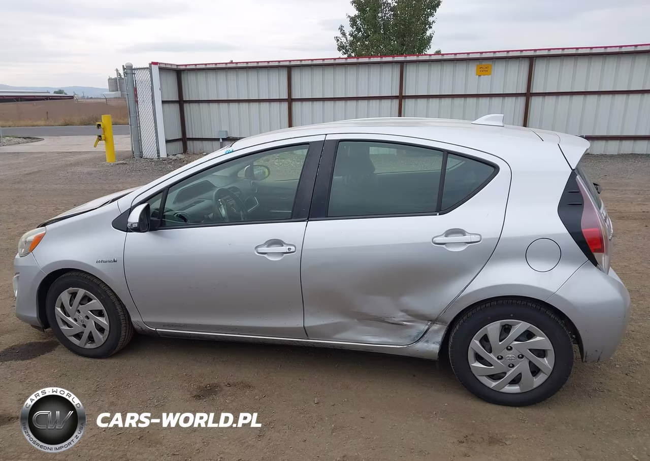 2015 Toyota Prius C Two VIN:JTDKDTB39F1094775 - 15