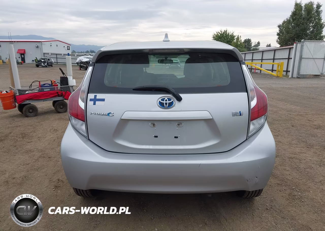 2015 Toyota Prius C Two VIN:JTDKDTB39F1094775 - 17