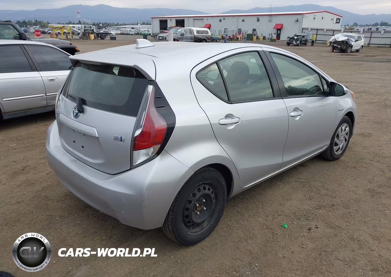 2015 Toyota Prius C Two VIN:JTDKDTB39F1094775 - 4