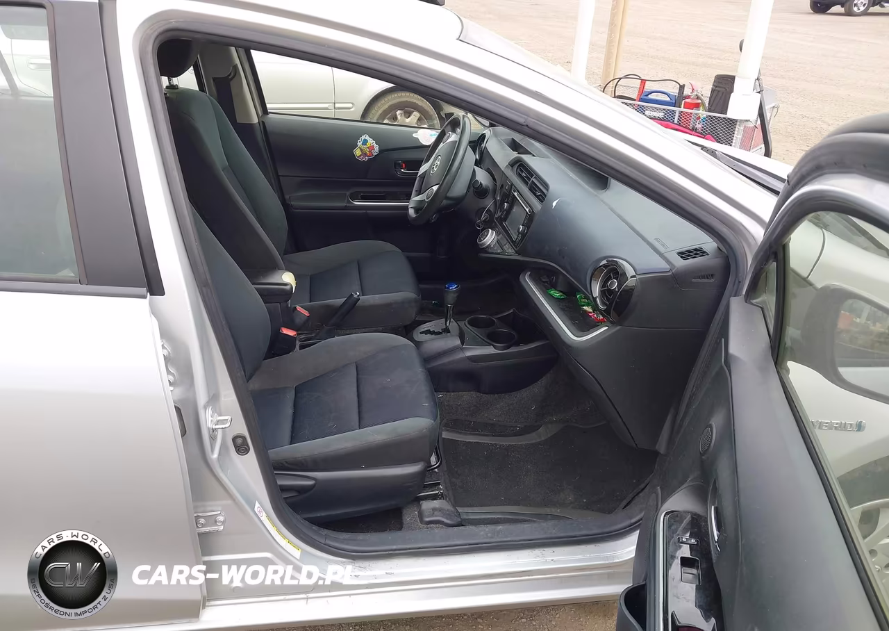 2015 Toyota Prius C Two VIN:JTDKDTB39F1094775 - 5