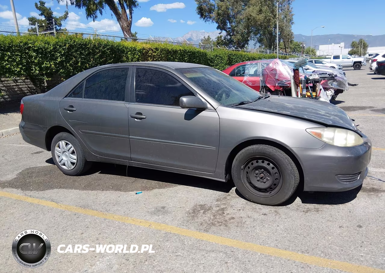 2005 Toyota Camry Le VIN:4T1BE32KX5U600997 - 15