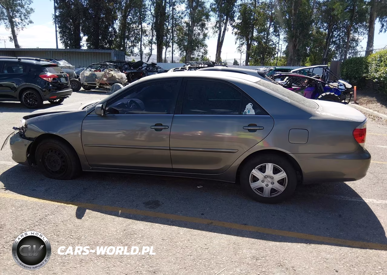 2005 Toyota Camry Le VIN:4T1BE32KX5U600997 - 16