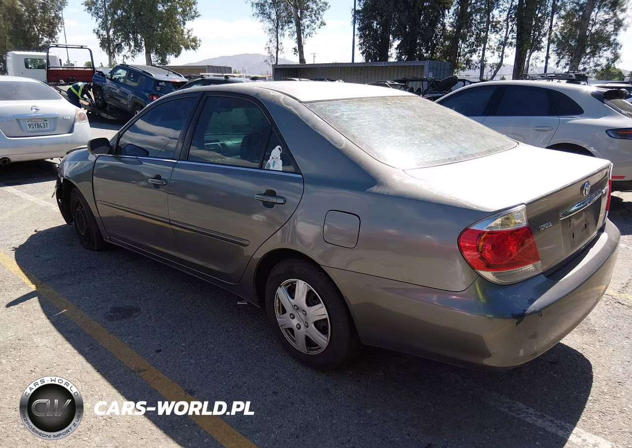 2005 Toyota Camry Le VIN:4T1BE32KX5U600997 - 3
