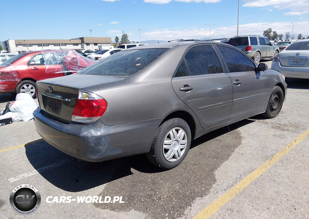 2005 Toyota Camry Le VIN:4T1BE32KX5U600997 - 4