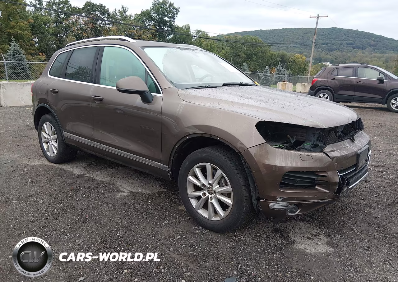 2014 Volkswagen Touareg 3.6L Sport VIN:WVGEF9BP5ED009730 - 1
