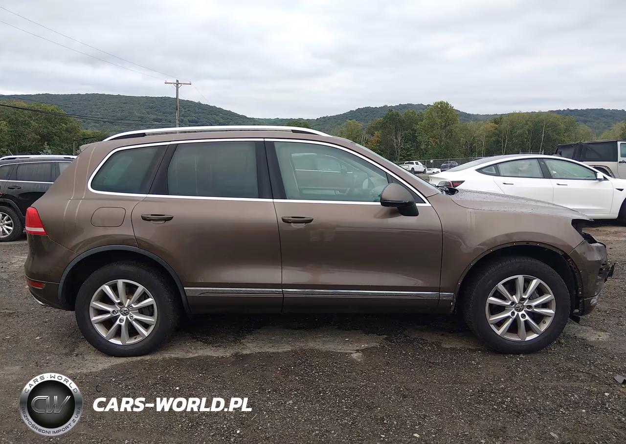 2014 Volkswagen Touareg 3.6L Sport VIN:WVGEF9BP5ED009730 - 14