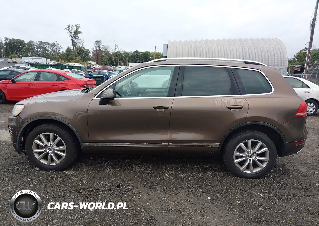 2014 Volkswagen Touareg 3.6L Sport VIN:WVGEF9BP5ED009730 - 15