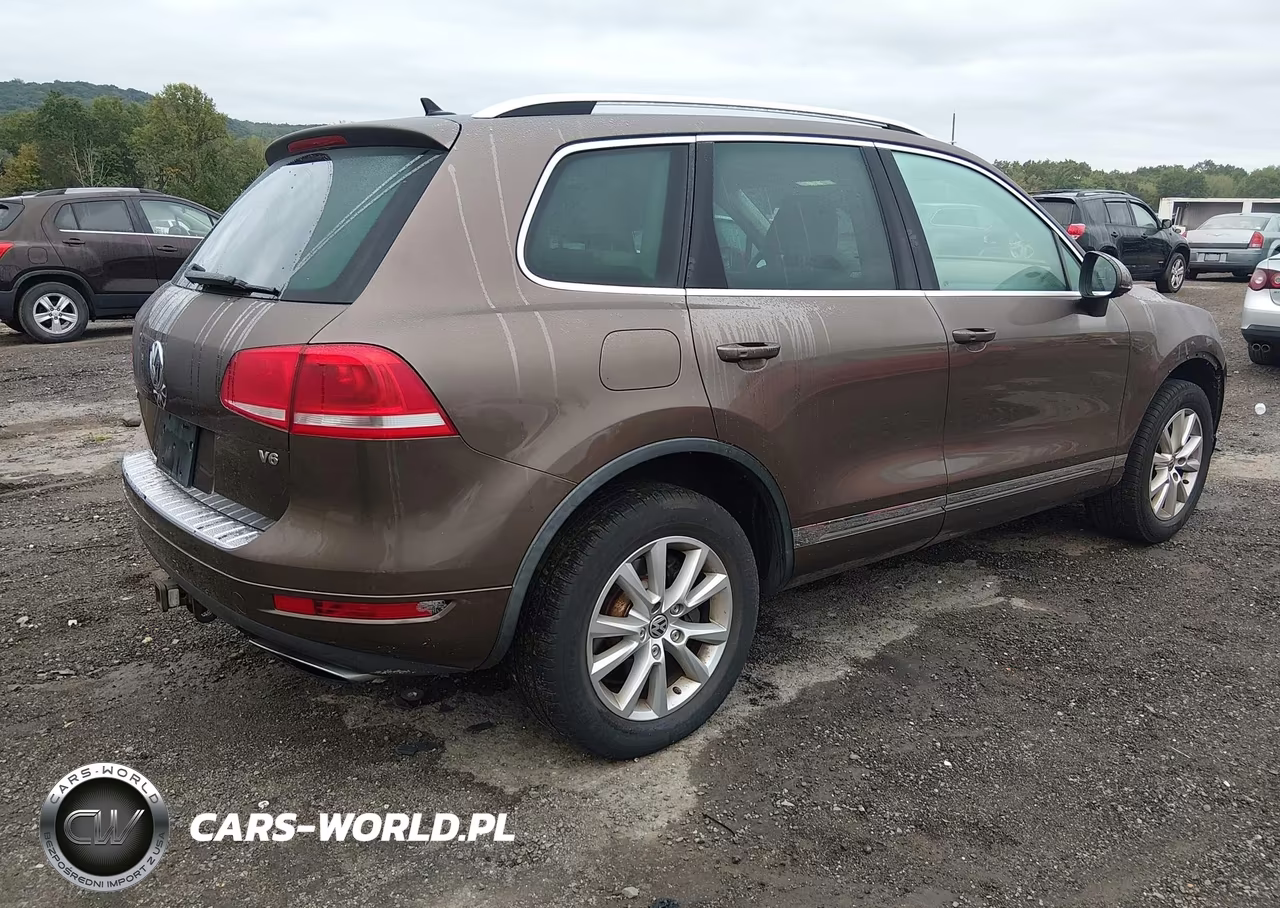 2014 Volkswagen Touareg 3.6L Sport VIN:WVGEF9BP5ED009730 - 4
