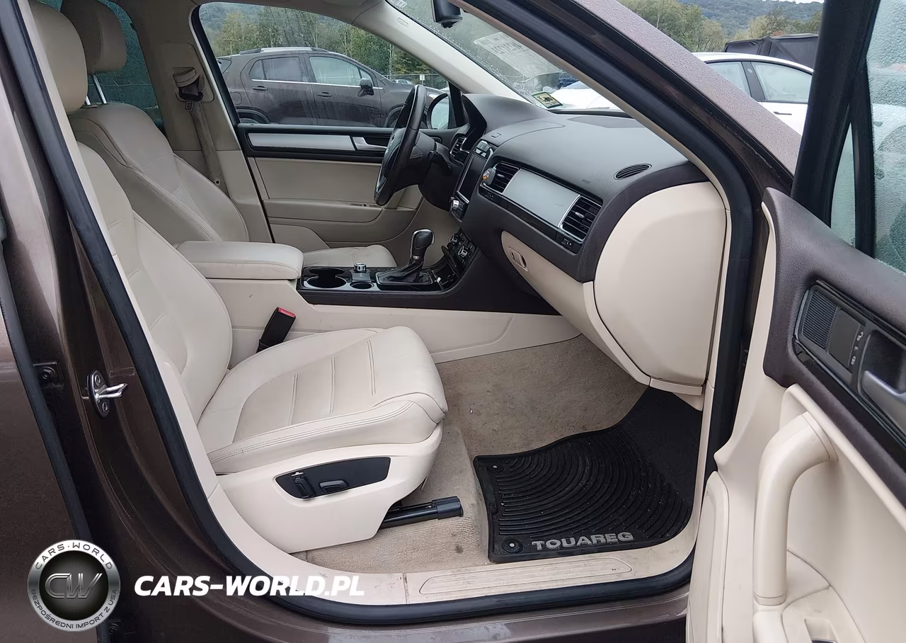 2014 Volkswagen Touareg 3.6L Sport VIN:WVGEF9BP5ED009730 - 5