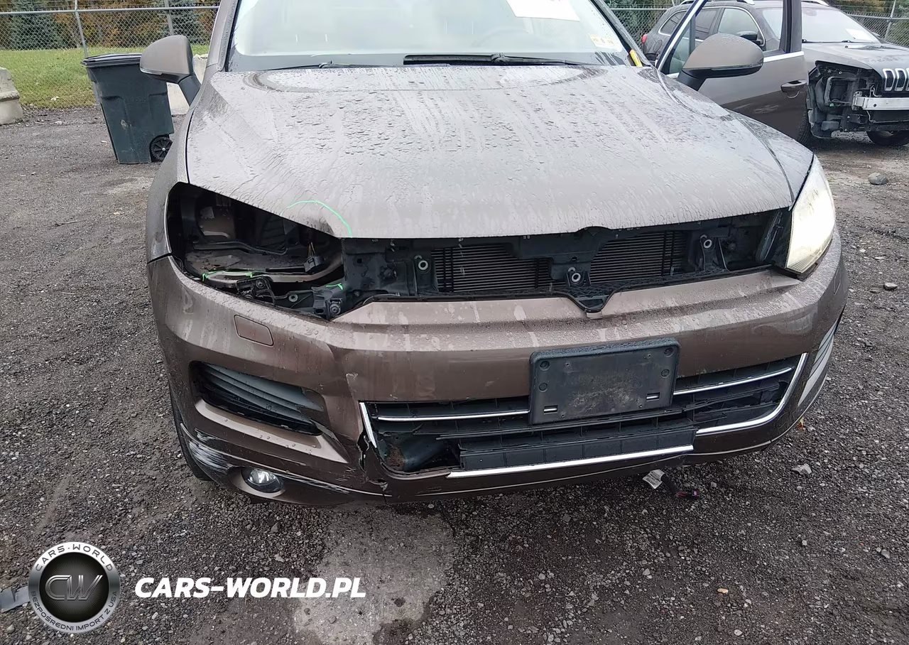 2014 Volkswagen Touareg 3.6L Sport VIN:WVGEF9BP5ED009730 - 6