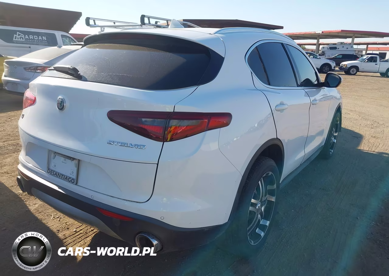 2018 Alfa Romeo Stelvio Ti VIN:ZASFAKBN2J7B75944 - 4