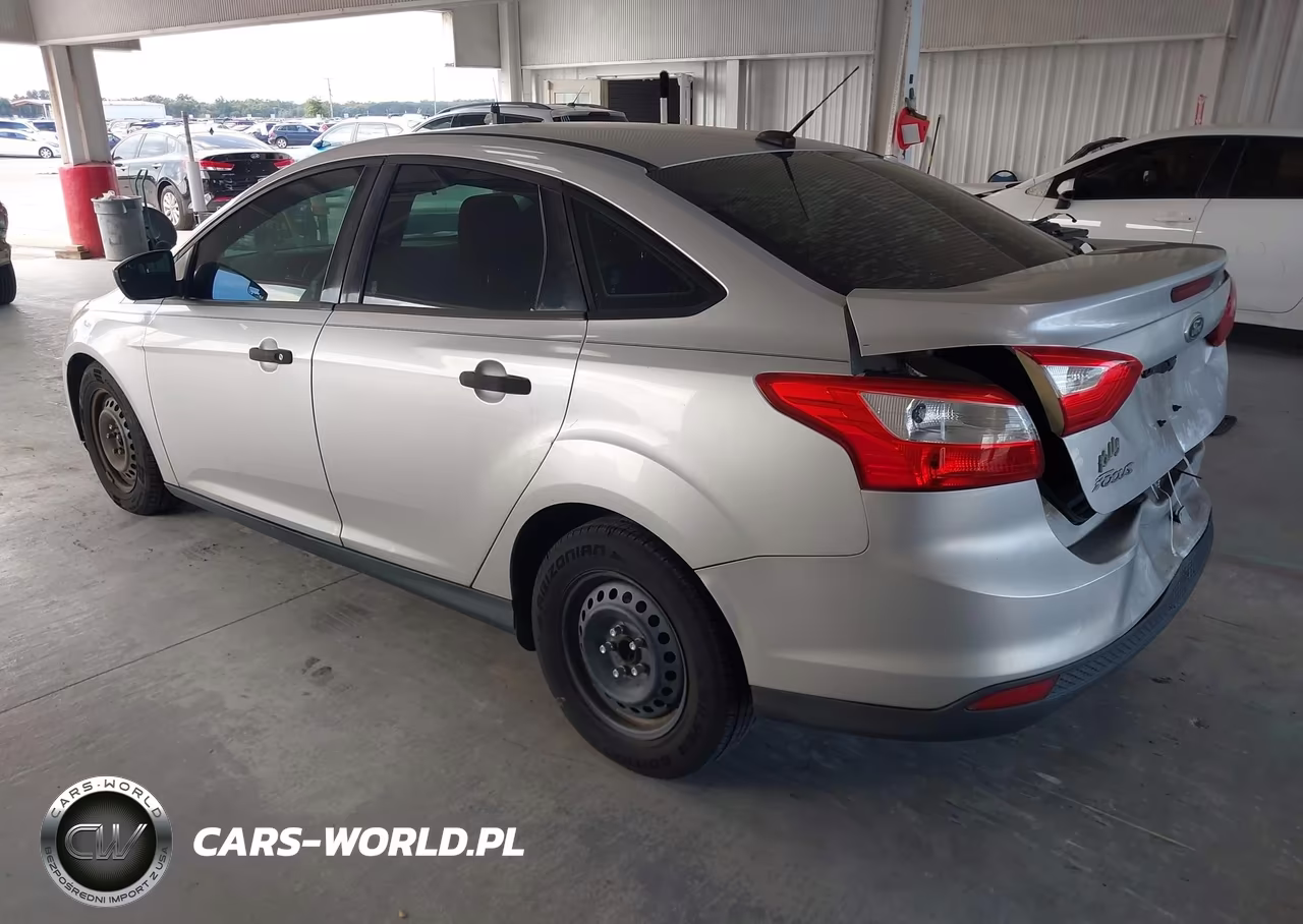 2012 Ford Focus S VIN:1FAHP3E29CL277054 - 3