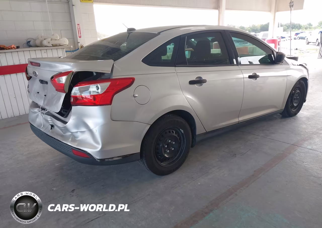 2012 Ford Focus S VIN:1FAHP3E29CL277054 - 4