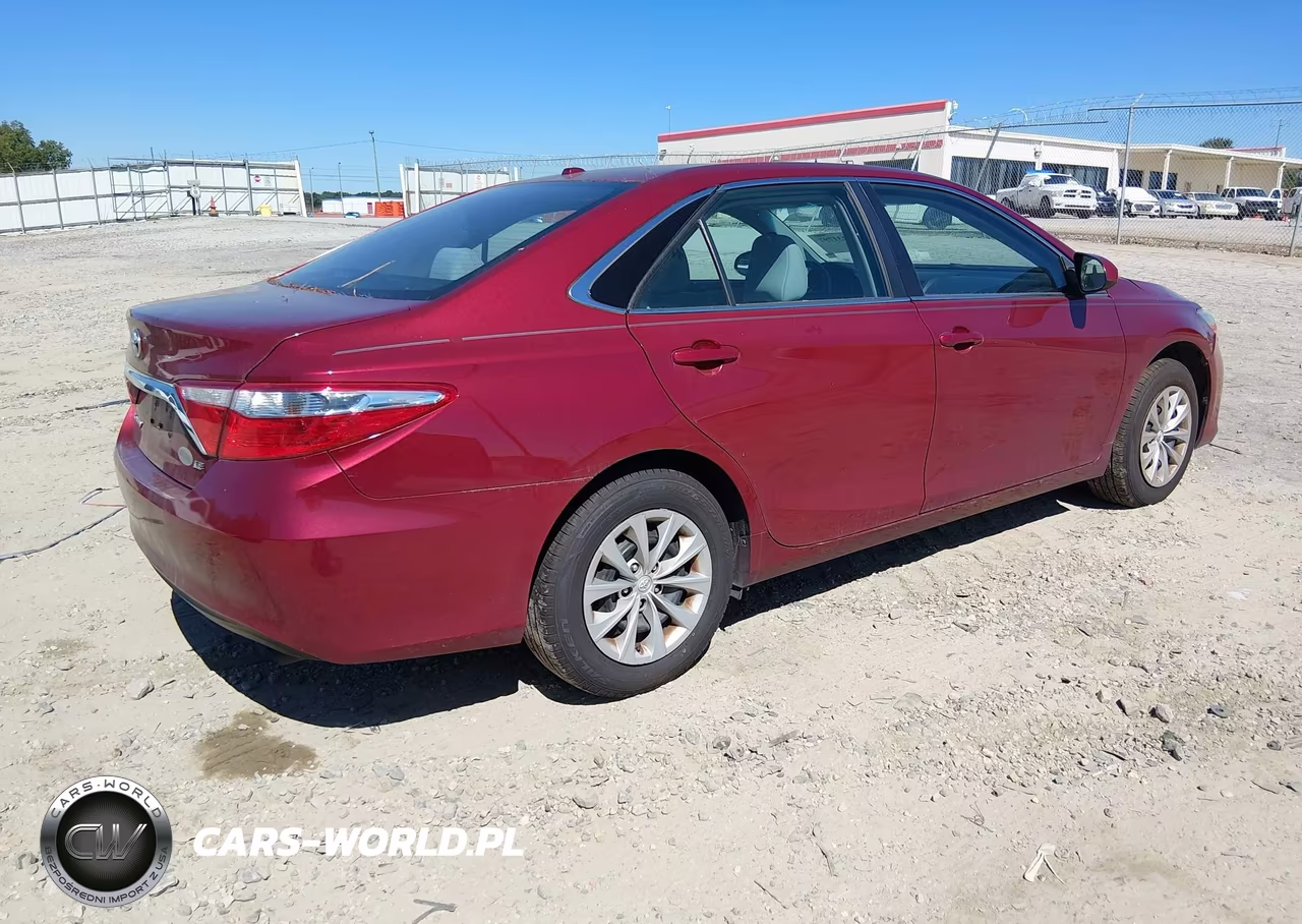 2017 Toyota Camry Le VIN:4T1BF1FK6HU762870 - 4