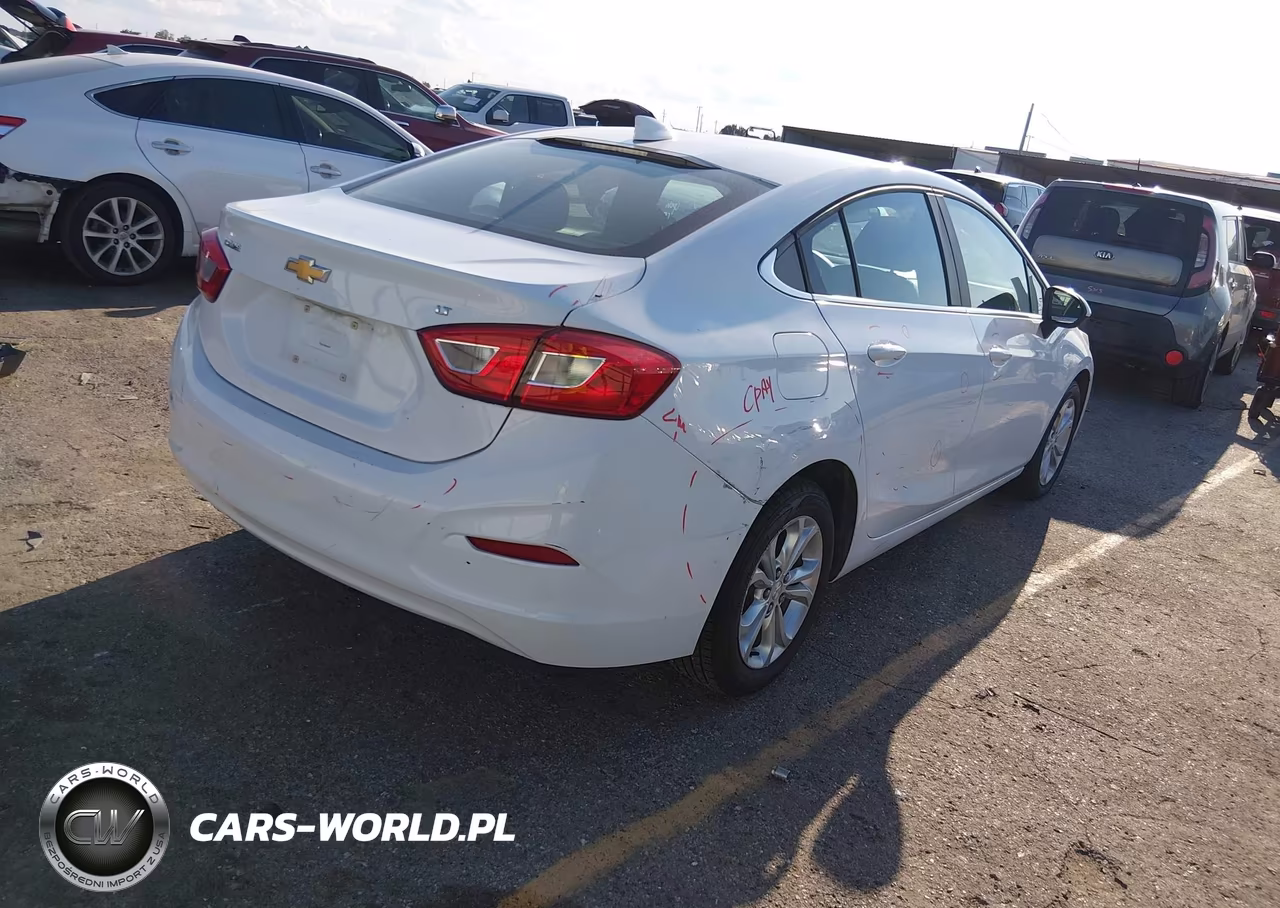 2019 Chevrolet Cruze Lt VIN:1G1BE5SM3K7107022 - 4